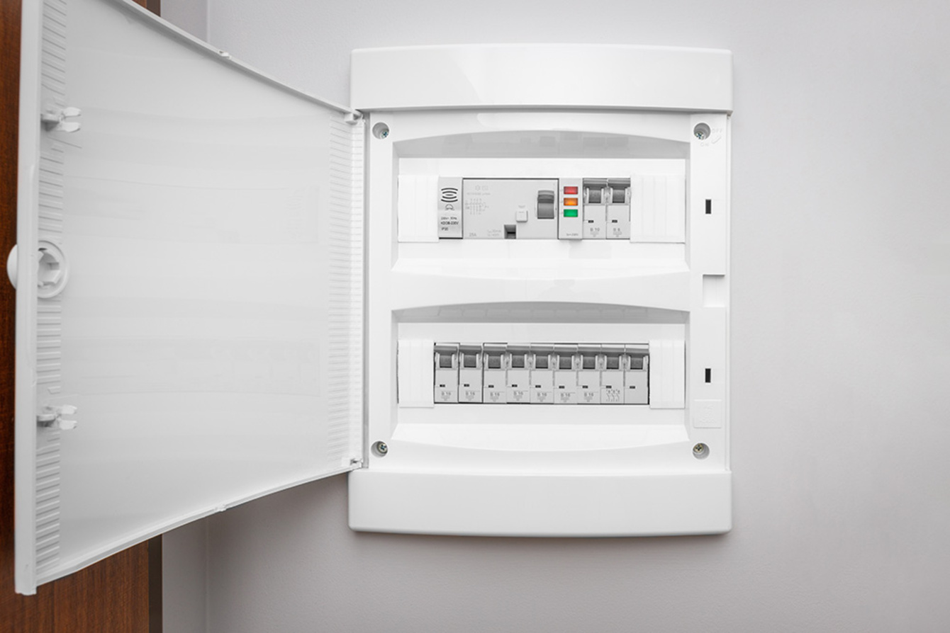 Über&shy;spannungs&shy;schutz bei Maqastena GmbH & Co. KG in Tegernheim